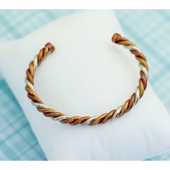 Vintage Elegant Twist Cuff Bracelet - 7 3/4 inch - L21 - Picture 2 of 3